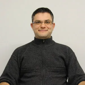 PIC Programlama Eğitimi Katılımcımız Nevzat bey ile Ropörtajımız FOTO: PIC Programlama Eğitimi Katılımcımız Nevzat bey ile Ropörtajımız